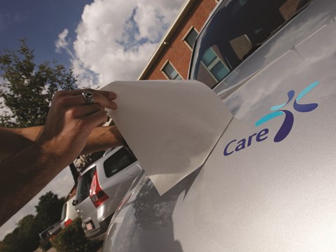Logo Care op auto